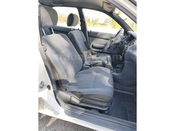 TOYOTA COROLLA 1.3 XL EFASANE KASA