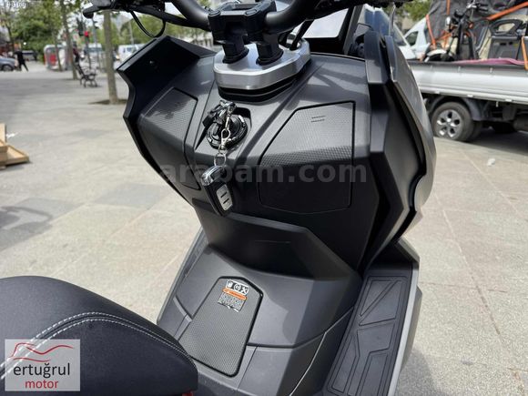 ERTUĞRUL MOTORDAN REGAL RAPTOR X-SUV 250 MAXİ SCOOTER