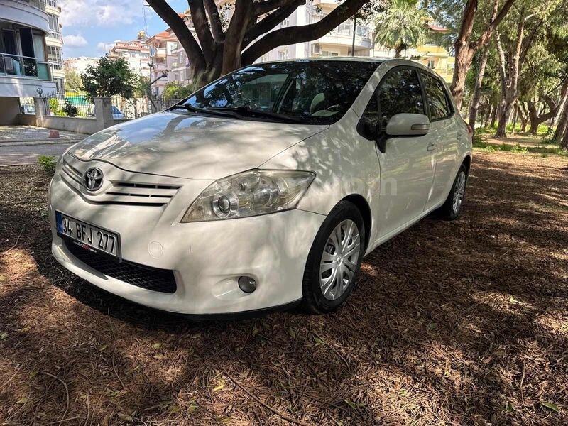 Galeriden Toyota Auris 1.4 D-4D Comfort Extra 2012 Model Antalya 336.000 km Beyaz