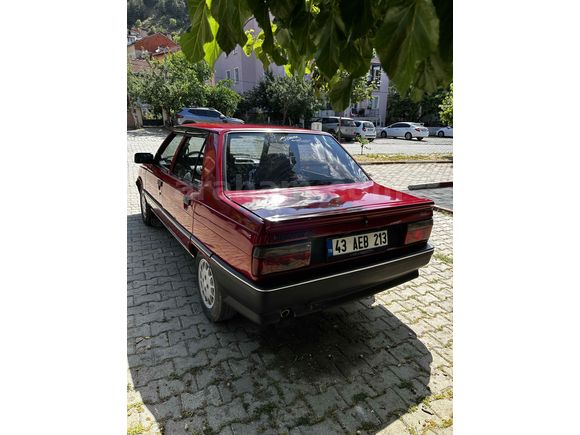 Renault 9 Broadway  Ön-Arka Kameralı+Geri Görüş Kameralı araç