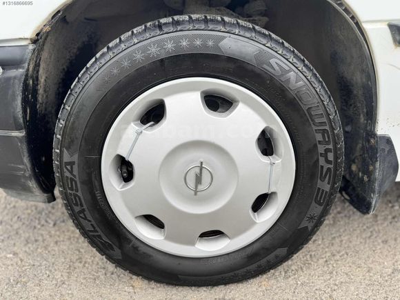 152 BİNDE HATASIZ BOYASIZ EMSALSİZ KONDİSYONDA KUPON ASTRA SEDAN