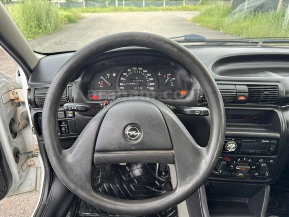 152 BİNDE HATASIZ BOYASIZ EMSALSİZ KONDİSYONDA KUPON ASTRA SEDAN