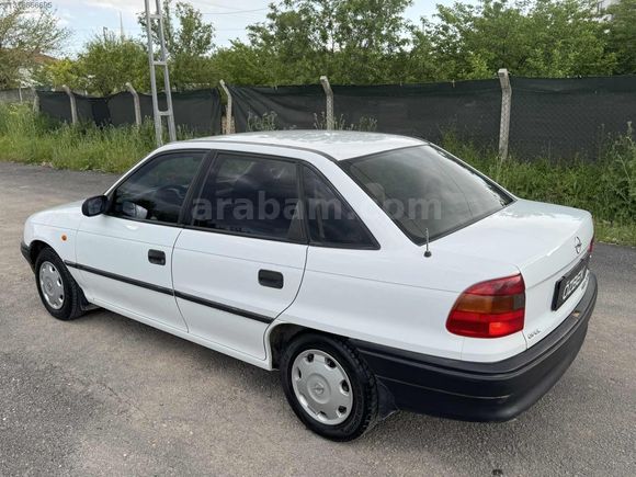 152 BİNDE HATASIZ BOYASIZ EMSALSİZ KONDİSYONDA KUPON ASTRA SEDAN