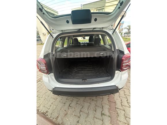 Öğretmenden servis bakımlı yakıt cimrisi Dacia Duster