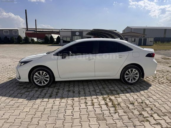 2025 SADECE 14 BİN KM COROLLA HİBRİT