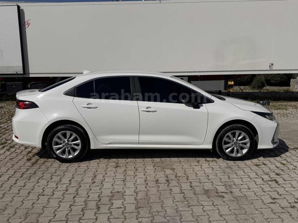 2025 SADECE 14 BİN KM COROLLA HİBRİT