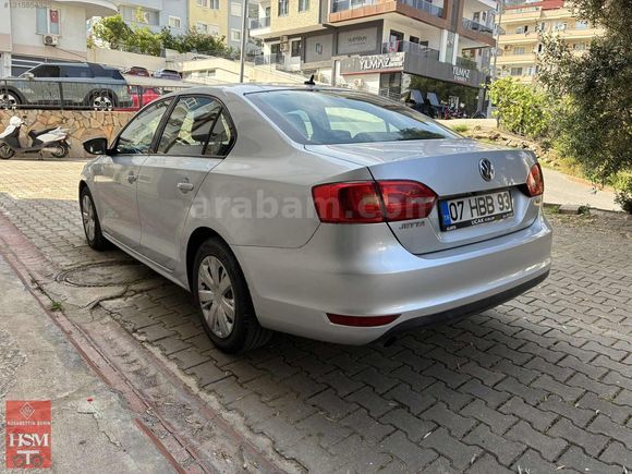 VW Jetta 1.6TDi 2012Model
