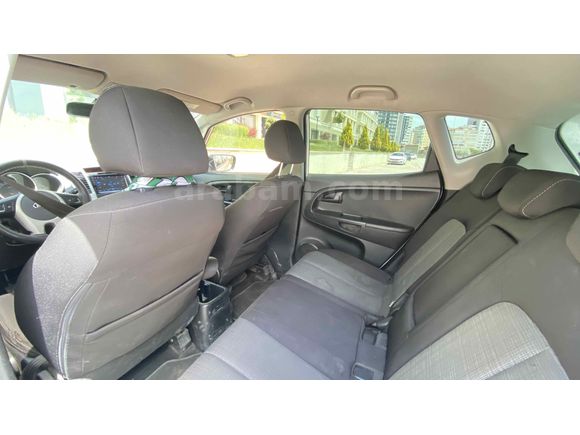 Sahibinden Kia Venga 1.4 CRDi Active 2011 Model  268.000 km Beyaz