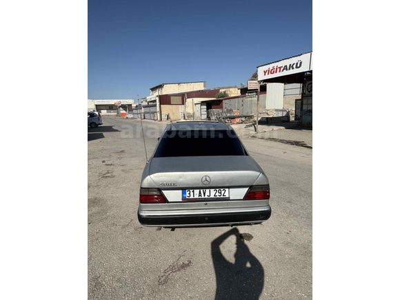 Sahibinden Mercedes - Benz E 200 1989 Model  330.000 km Gri (Gümüş)