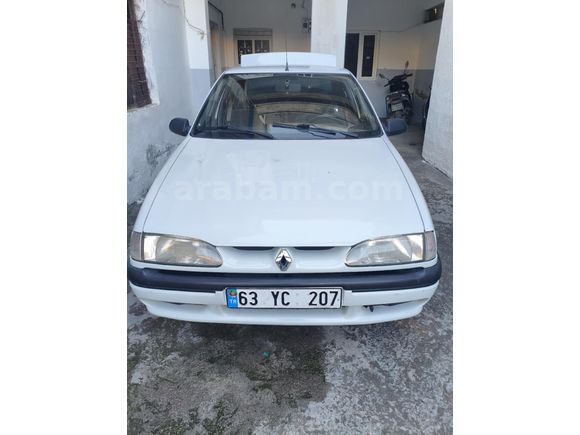 Sağlıkçıdan R 19 1.6 Europa iE 2001 Model  98.000 km Beyaz
