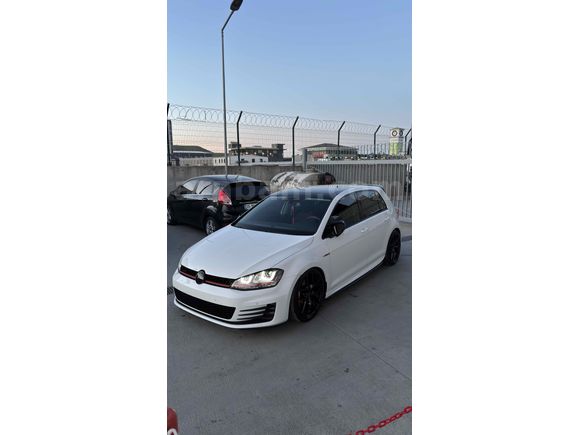 Volkswagen Golf 1.2 TSi Comfortline Sunroof 2015 Model 