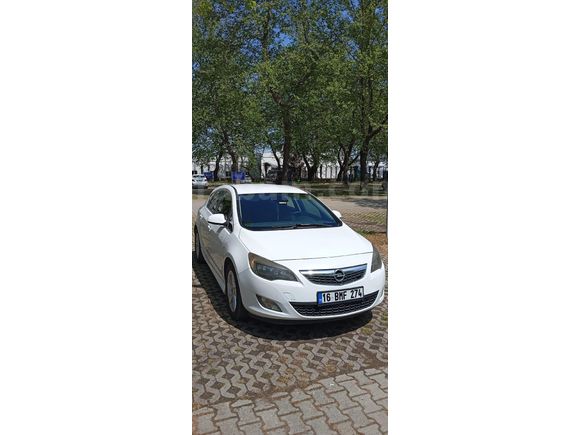 Değişen siz Opel Astra 1.3 CDTI Sport 2012 Model  195.000 km Beyaz