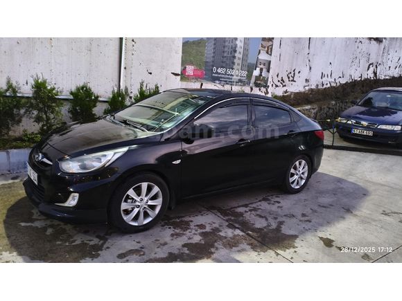 Sahibinden Hyundai Accent Blue 1.4 CVVT Mode Plus 2012 Model