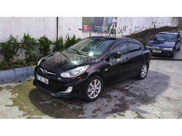 Sahibinden Hyundai Accent Blue 1.4 CVVT Mode Plus 2012 Model