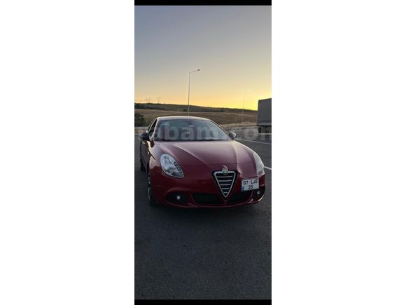 Sahibinden Alfa Romeo Giulietta 1.4 TB MultiAir Distinctive 2011 Model İstanbul 180.000 km Kırmızı