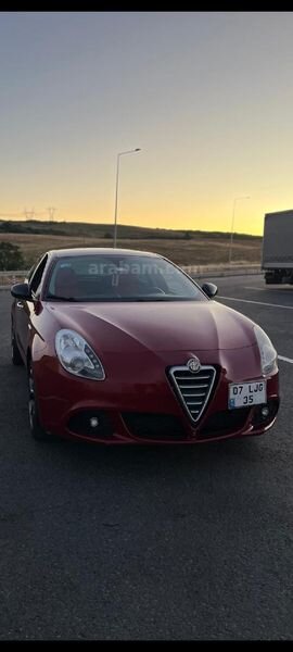 Sahibinden Alfa Romeo Giulietta 1.4 TB MultiAir Distinctive 2011 Model İstanbul 185.000 km Kırmızı
