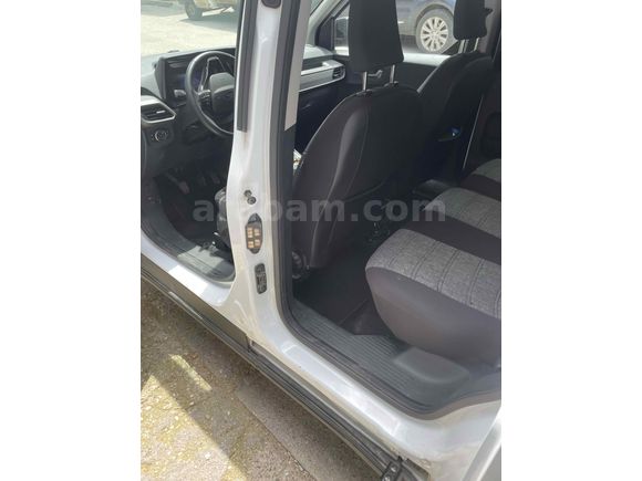 Sahibinden Ford Tourneo Courier 1.5 EcoBlue Titanium 2024 Model 