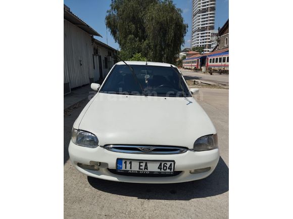Sahibinden Ford Escort 1.6 Classic 2000 Model  203.000 km Beyaz