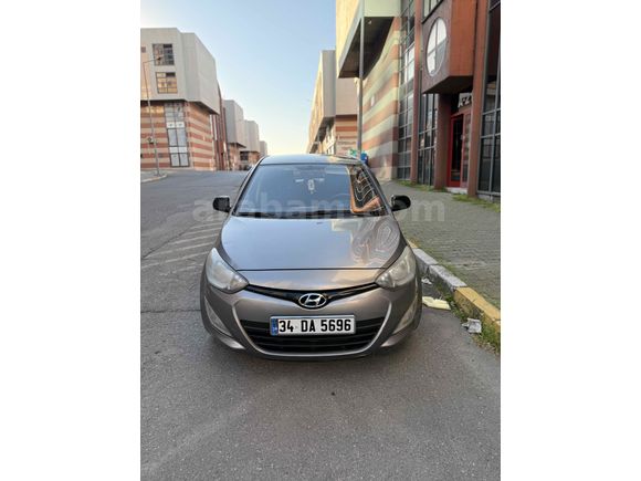 Sahibinden değişensiz Hyundai i20 1.4 CRDi Jump 2012 Model  182.000 km Füme