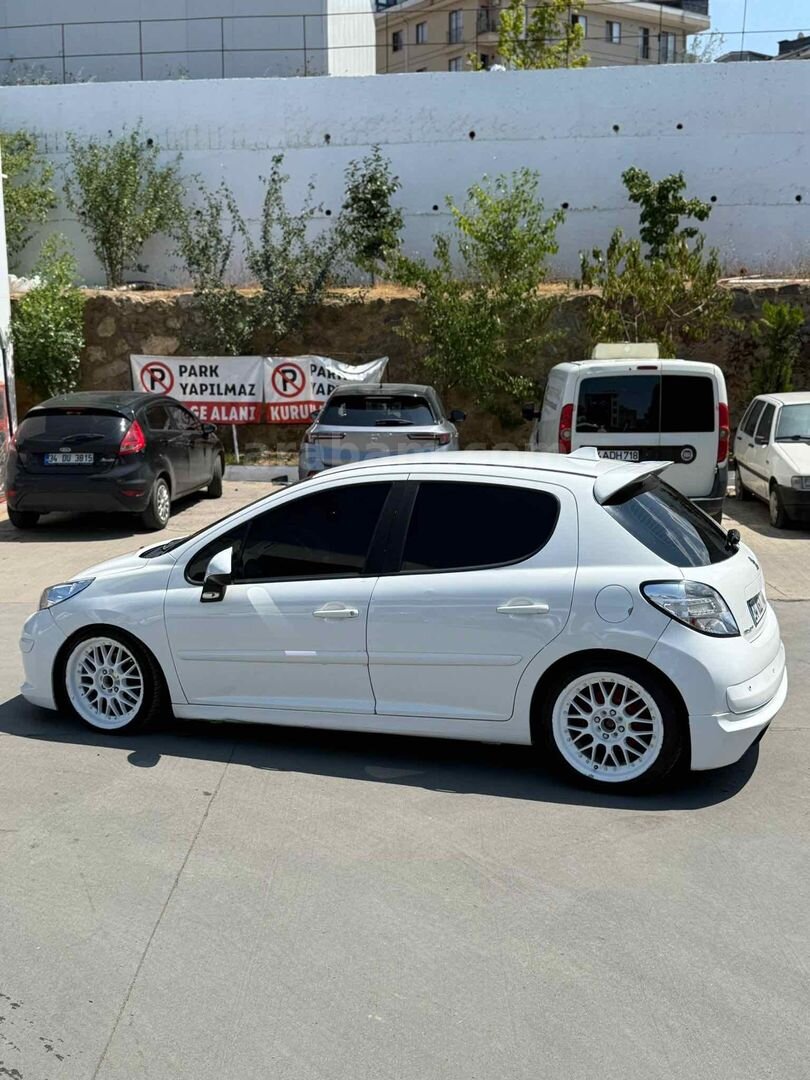 Sahibinden Peugeot 207 1.4 HDi Trendy 2008 Model İstanbul 5