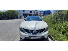 Sahibinden Nissan Qashqai 1.6 dCi Black Edition 2015 Model  90.000 km Beyaz