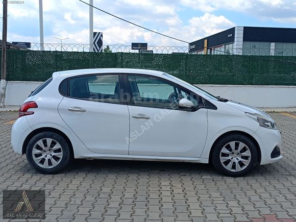 2016 MODEL DÜŞÜK KM TEK PARÇA BOYALI DEĞİŞENSİZ PEUGEOT 208