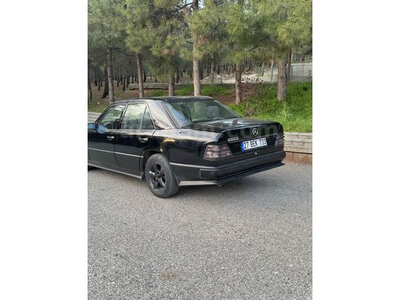 Sahibinden Mercedes - Benz E 200 1988 Model  595.000 km Siyah