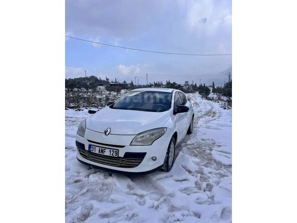 Sahibinden Renault Megane 1.5 dCi Privilege 2011 Model  240.000 km Beyaz