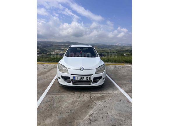 Sahibinden Renault Megane 1.5 dCi Privilege 2011 Model  240.000 km Beyaz