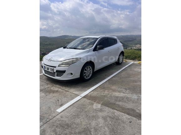Sahibinden Renault Megane 1.5 dCi Privilege 2011 Model  240.000 km Beyaz