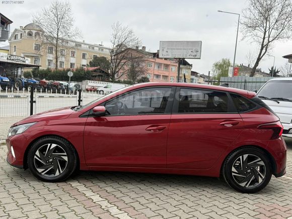 KADIOĞLUNDAN 2021 MASRAFSIZ 98 KMDE HYUNDAİ İ20 STYLE OTOMATİK