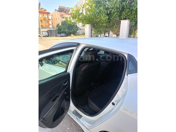 ARTUĞ OTOMOTİVDEN. BAKIMLI TEMİZ CLİO
