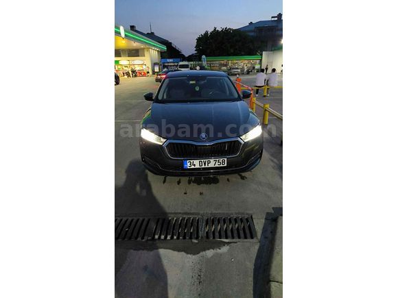 Sahibinden Skoda Octavia 1.5 e-Tec Premium 2021 Model İstanbul 107.000 km Füme