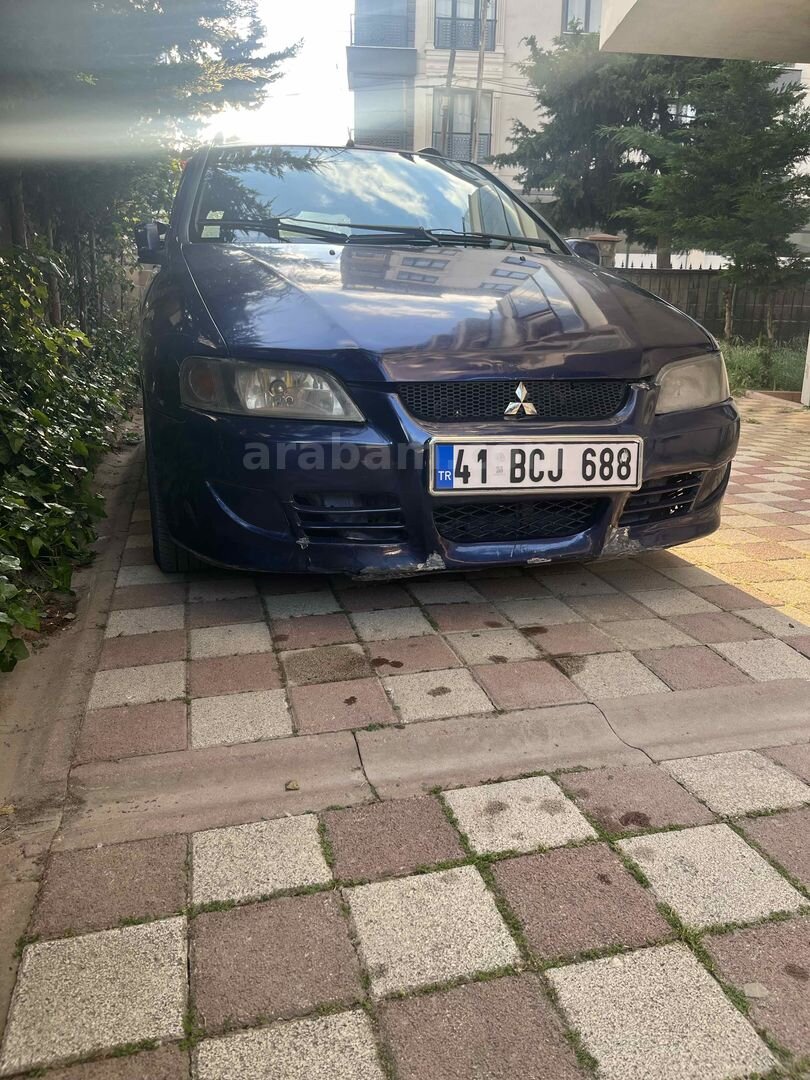 Sahibinden Mitsubishi Space Star 1.6 2003 Model İstanbul 217.000 km Lacivert 2