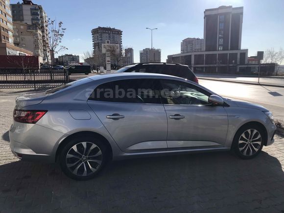 Sahibinden Renault Megane 1.3 TCe Icon 2024 Model 
