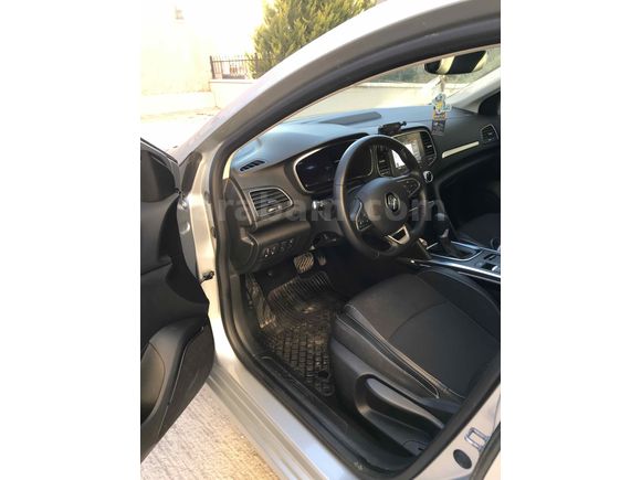 Sahibinden Renault Megane 1.3 TCe Icon 2024 Model 