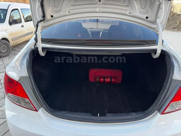 Sahibinden Hyundai Accent Blue 1.6 CRDI Mode Plus 2017 Model  206.000 km Beyaz