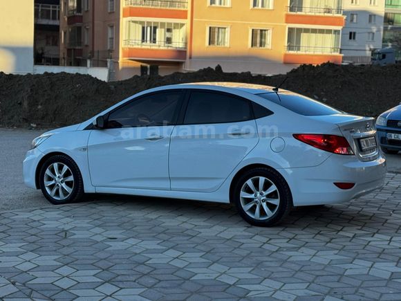 Sahibinden Hyundai Accent Blue 1.6 CRDI Mode Plus 2017 Model  206.000 km Beyaz
