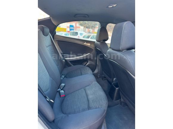 Sahibinden Hyundai Accent Blue 1.6 CRDI Mode Plus 2017 Model  206.000 km Beyaz