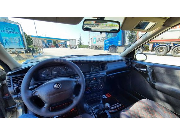 Opel Vectra 1.6 2000 Model