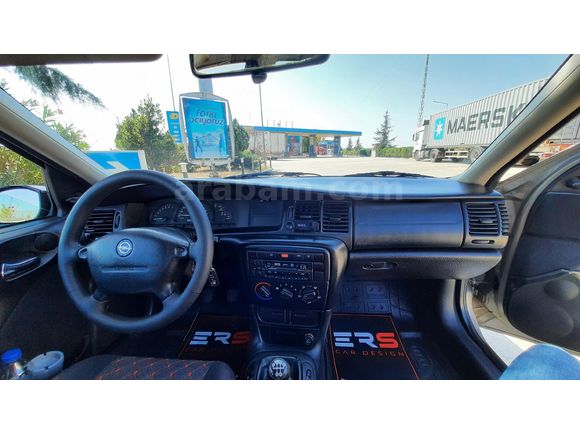 Opel Vectra 1.6 2000 Model