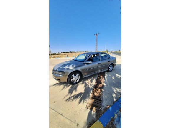 Opel Vectra 1.6 2000 Model