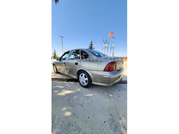 Opel Vectra 1.6 2000 Model