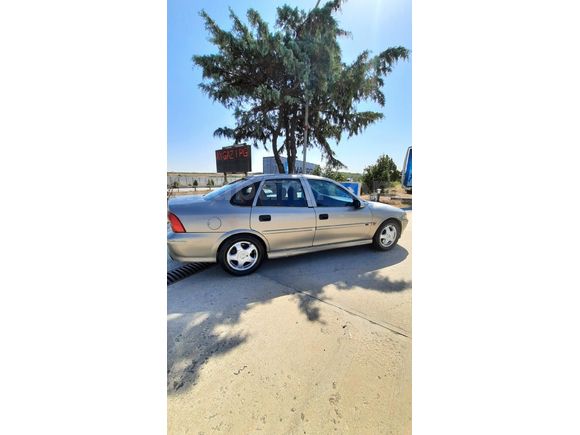 Opel Vectra 1.6 2000 Model