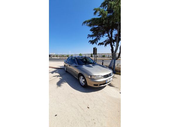 Opel Vectra 1.6 2000 Model