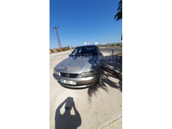 Opel Vectra 1.6 2000 Model