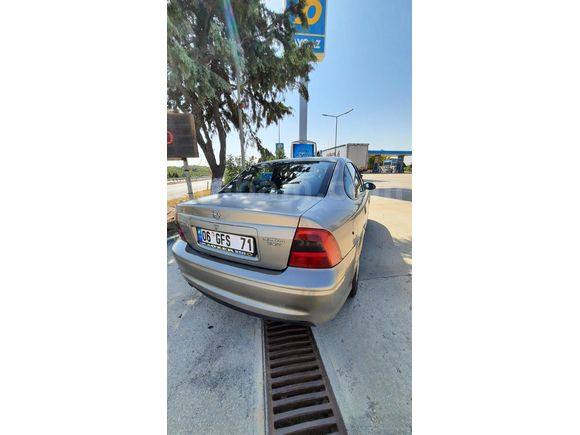 Opel Vectra 1.6 2000 Model