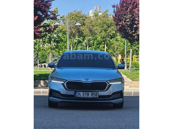 Memurdan Skoda Octavia 1.5 e-Tec Premium 2021 Model