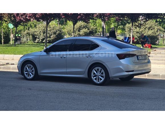 Memurdan Skoda Octavia 1.5 e-Tec Premium 2021 Model