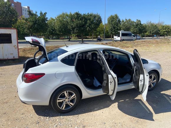Sahibinden Opel Astra 1.6 Edition 2016 Model  126.000 km Beyaz
